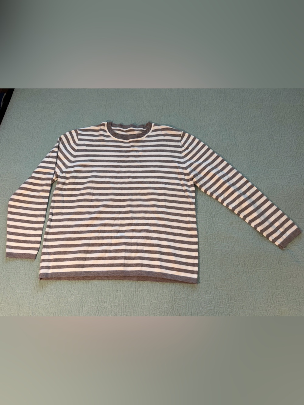 Women’s Striped Crew Neck Sweater in Gray and White